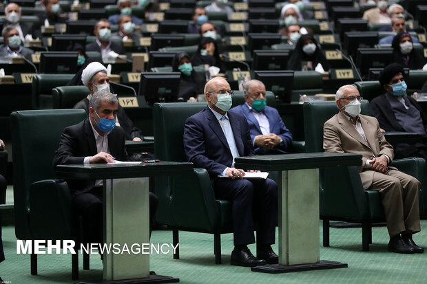 ارتباط تصویری نمایندگان مجلس شورای اسلامی با رهبر معظم انقلاب