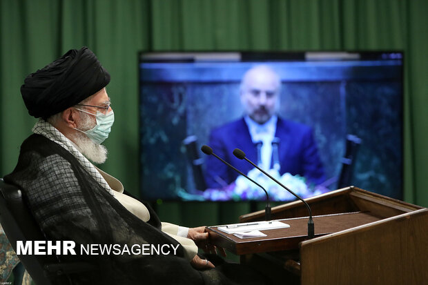 Leader’s meeting with Iranian lawmakers
