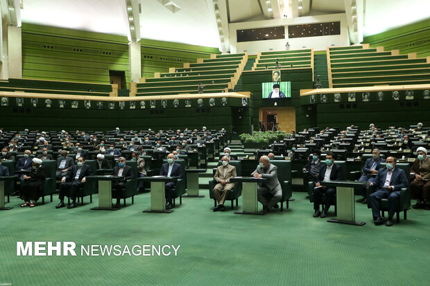 ارتباط تصویری نمایندگان مجلس شورای اسلامی با رهبر معظم انقلاب