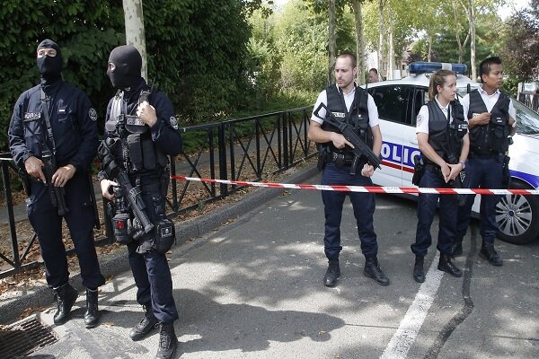 درگیری مسلحانه میان یک عضو سابق ارتش و نیروهای پلیس فرانسه
