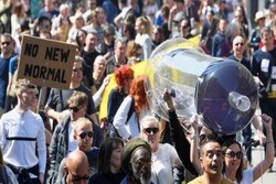 صدها تن از معترضین در شهر لندن به خیابانها آمدند