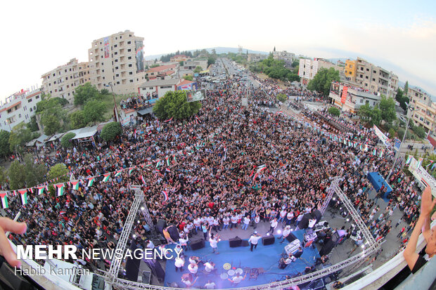 جشن پيروزي بشار اسد در انتخابات رياست جمهوري در شهر قرداحه