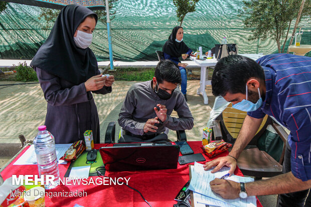 Drive-in coronavirus vaccination in Yazd prov.