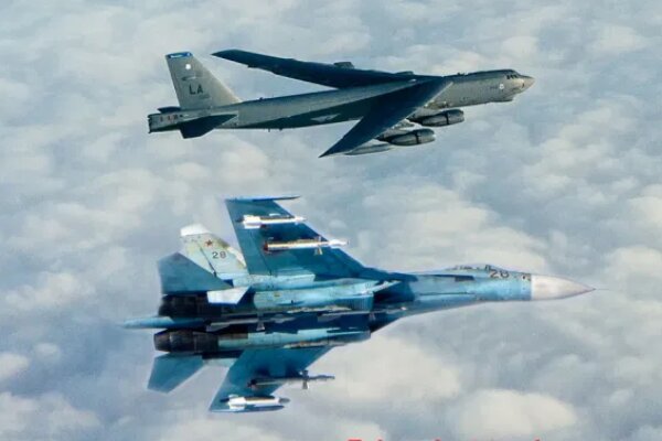 جنگنده روسیه بمب افکن «بی -۵۲» آمریکا را رهگیری کرد