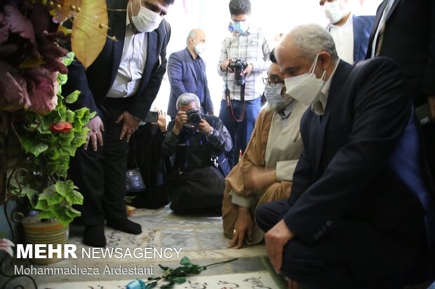 نشست رییس بنیاد شهید کشور با خانواده شهدای پانزده خرداد ورامین