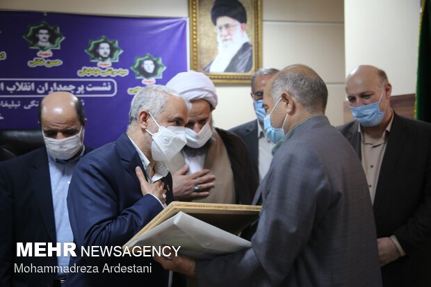 نشست رییس بنیاد شهید کشور با خانواده شهدای ۱۵ خرداد ورامین