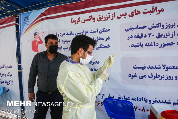 Drive-in COVID-19 vaccination base launched in Qom prov. 