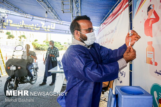 Drive-in COVID-19 vaccination base launched in Qom prov. 