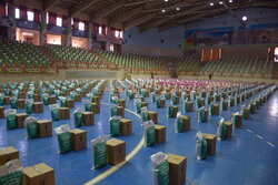 ۱۳۰۰ بسته کمک مومنانه در سرپل ذهاب توزیع می‌شود