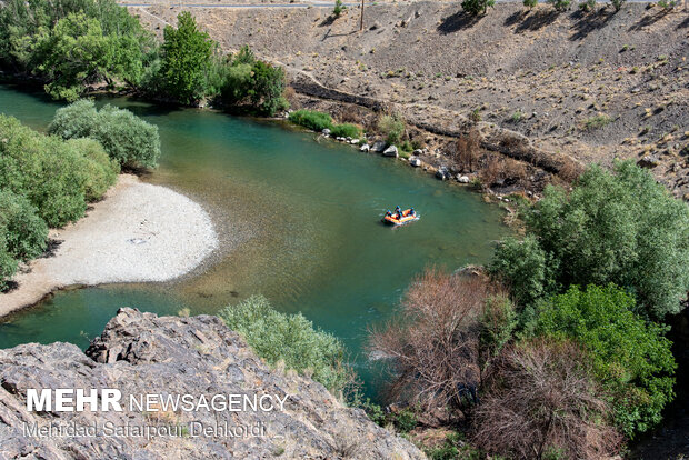 Rafting competitions in Zayandeh Rud
