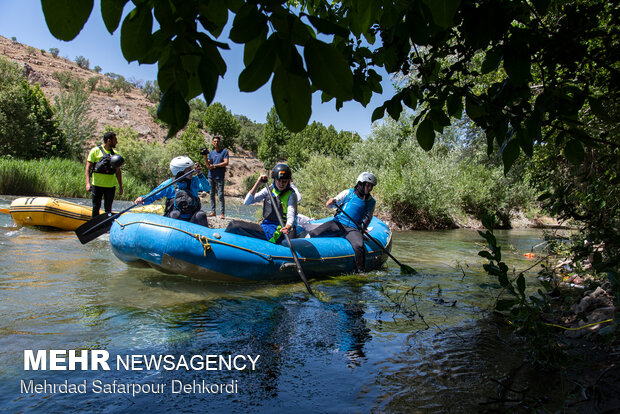 Rafting competitions in Zayandeh Rud
