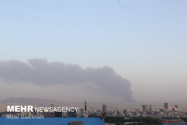 ستون دود ناشی از آتش سوزی در جنوب تهران