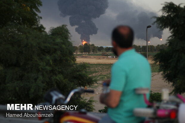 Large blaze at Tehran oil refinery