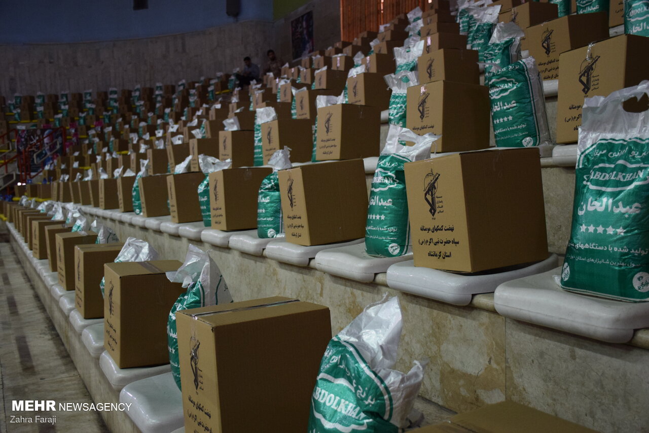 توزیع ۲۰۰ بسته کمک مومنانه به مناسبت هفته دفاع مقدس در جوانرود