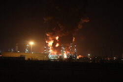 جانفشانی آتش نشانان در حادثه پالایشگاه نفت از بروز یک فاجعه انسانی جلوگیری کرد