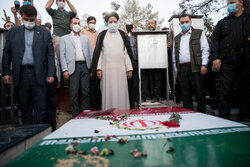 İran Yargı Başkanı İmam Humeyni'nin (r.a) türbesini ziyaret etti