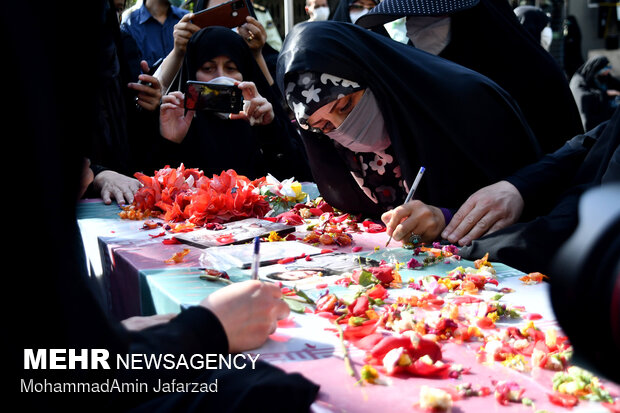مراسم تشییع و خاکسپاری دو شهید گمنام دفاع مقدس در بوستان اندیشه