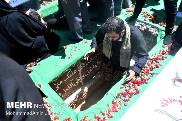 مراسم تشییع و خاکسپاری دو شهید گمنام دفاع مقدس در بوستان اندیشه