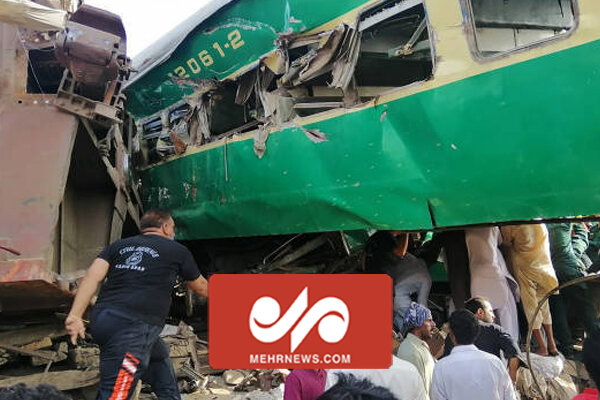 پاکستان کے جنوب میں دو مسافر ٹرینوں میں تصادم