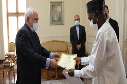 سفیر جدید نیجریه در تهران رونوشت استوارنامه خود را تقدیم ظریف کرد