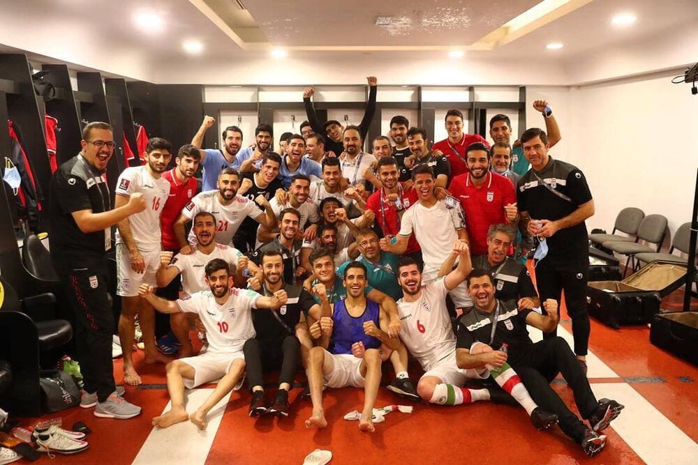 عکس شادی ملی پوشان ایرانی در رختکن پس از پیروزی در بحرین