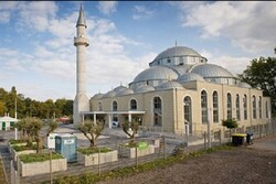 پخش صدای اذان در روزهای جمعه از بلندگوی مسجد کلن آلمان
