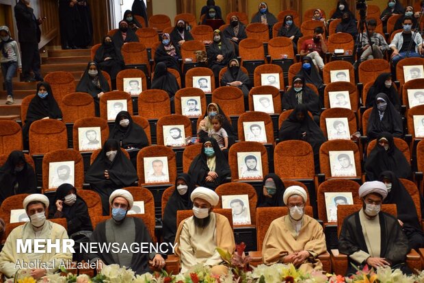 نشست حجت الاسلام محمد قمی رئیس سازمان تبلیغات اسلامی با بانوان فرهیخته و تأثیرگذار فرهنگی استان سمنان