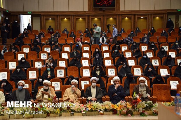 نشست حجت الاسلام محمد قمی رئیس سازمان تبلیغات اسلامی با بانوان فرهیخته و تأثیرگذار فرهنگی استان سمنان