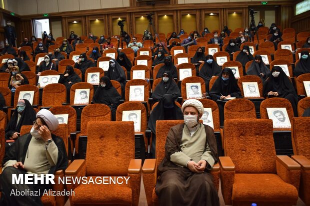 نشست حجت الاسلام محمد قمی رئیس سازمان تبلیغات اسلامی با بانوان فرهیخته و تأثیرگذار فرهنگی استان سمنان