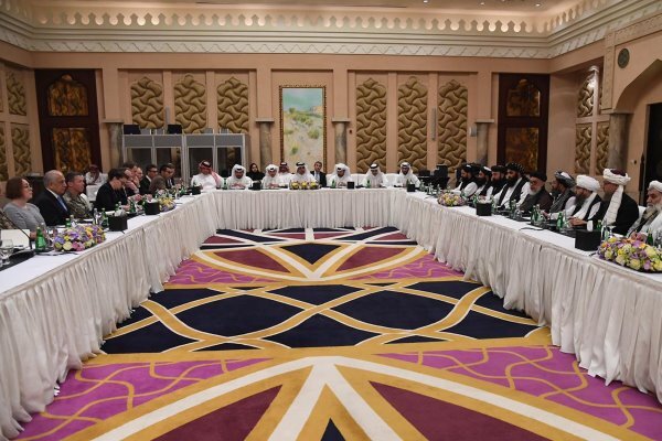 دیدار نماینده قطر با «زلمای خلیل زاد» و مذاکره کننده ارشد طالبان