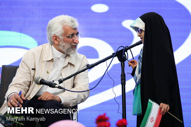 نشست سعید جلیلی با دختران رای اولی