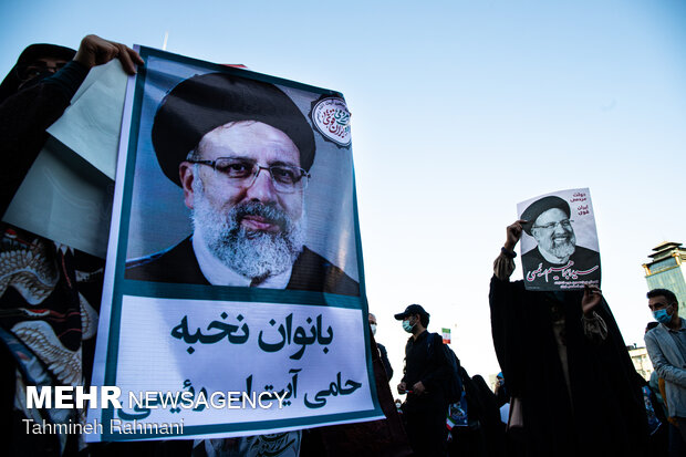 Election campaigns: Raeisi supporters in Tehran