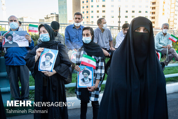 Election campaigns: Raeisi supporters in Tehran