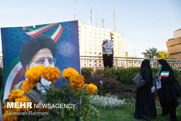 Election campaigns: Raeisi supporters in Tehran