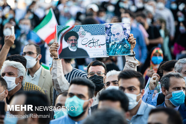 Election campaigns: Raeisi supporters in Tehran