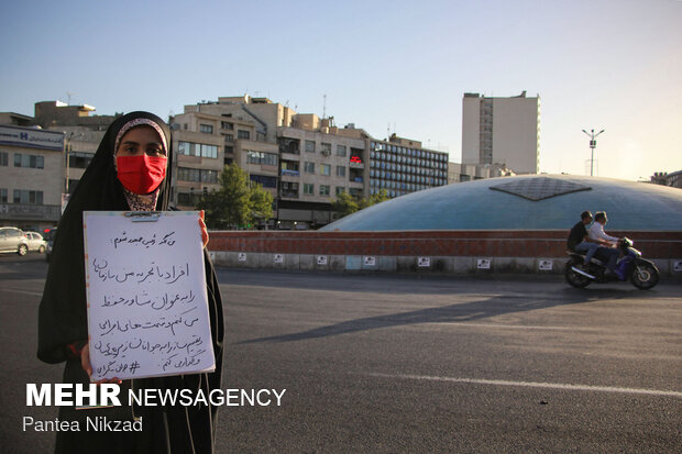 محمدی.28 ساله -مجرد- فعال فرهنگی و مذهبی-کارشناسی ارشد- او می گوید من اگر رئیس جمهور شوم افراد باتجربه و مسن را به عنوان مشاور حفظ می کنم و قسمت های اجرایی و تصمیم ساز را به جوانان زیر 40 سال واگذار می کنم. جوان گرایی برای او راس کار خواهد بود.