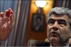 وسام من الإمبراطور الياباني إلى السفير الايراني السابق لدى طوكيو