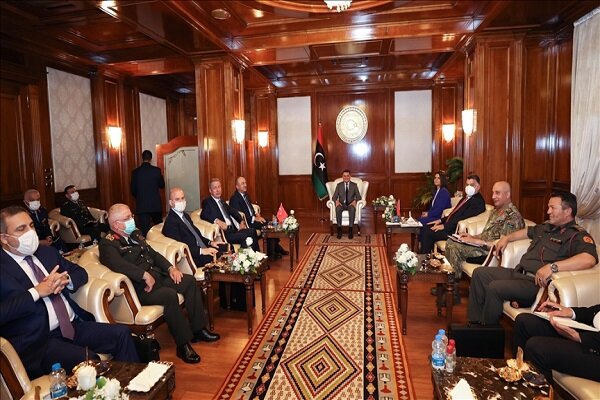 دیدار چاووش‌اوغلو با نخست‌وزیر و اعضای شورای ریاستی لیبی