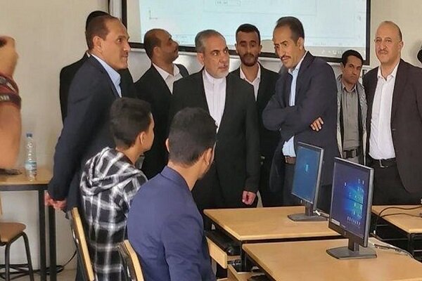 Iranian envoy visits Sana'a University