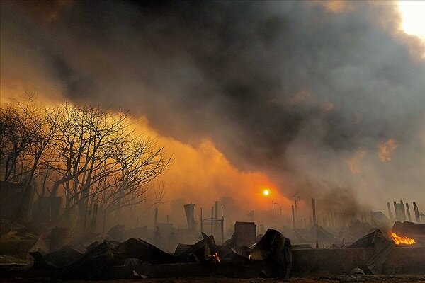 Arakanlı Müslümanların kampında çıkan yangında 56 baraka yandı
