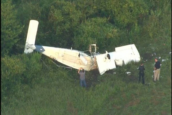 سقوط هواپیما در تگزاس آمریکا/ یک نفر کشته و ۵ تَن زخمی شدند