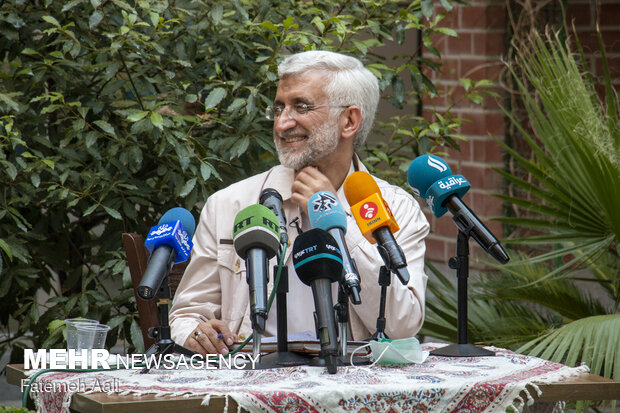 Presidential candidate ‘Jalili’ holds meeting with teenagers