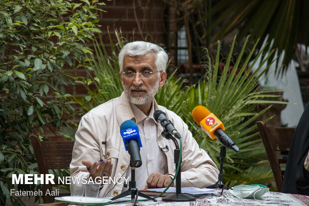 Jalili withdraws presidential bid in favor of Raeisi