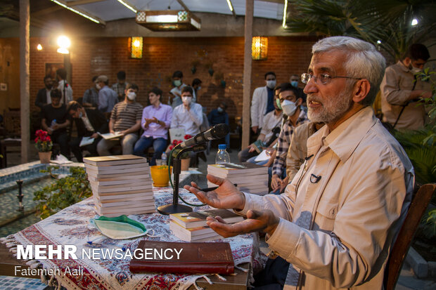 Presidential candidate ‘Jalili’ holds meeting with teenagers