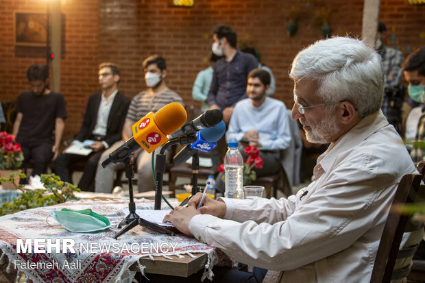 Presidential candidate ‘Jalili’ holds meeting with teenagers