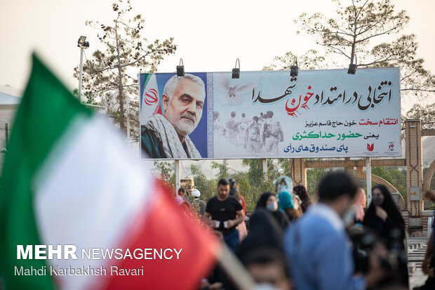 جشن تکلیف سیاسی رأی اولی‌ها در جوار مزار سردار دل‌ها 