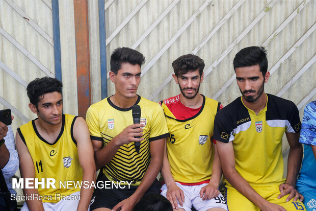 گفتگو سعید جلیلی با نوجوانان ورزشکار در محله نازی آباد