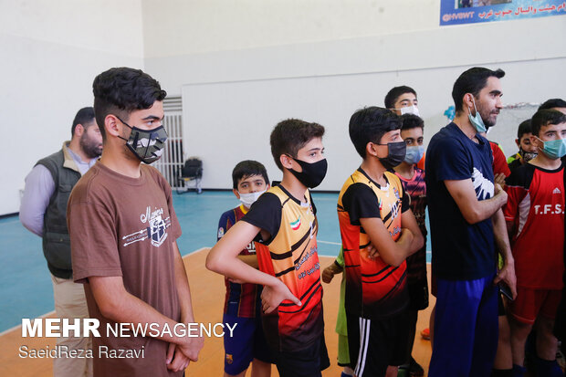 گفتگو سعید جلیلی با نوجوانان ورزشکار در محله نازی آباد