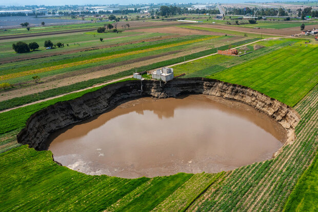 VIDEO: Growing Mexican sinkhole