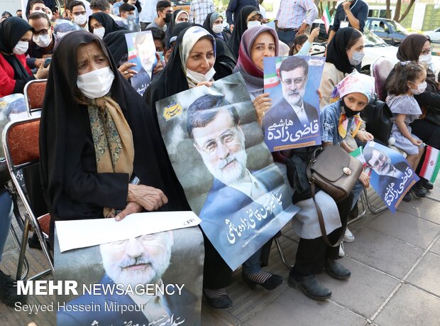 تجمع هواداران سید امیر حسین قاضی زاده در مشهد